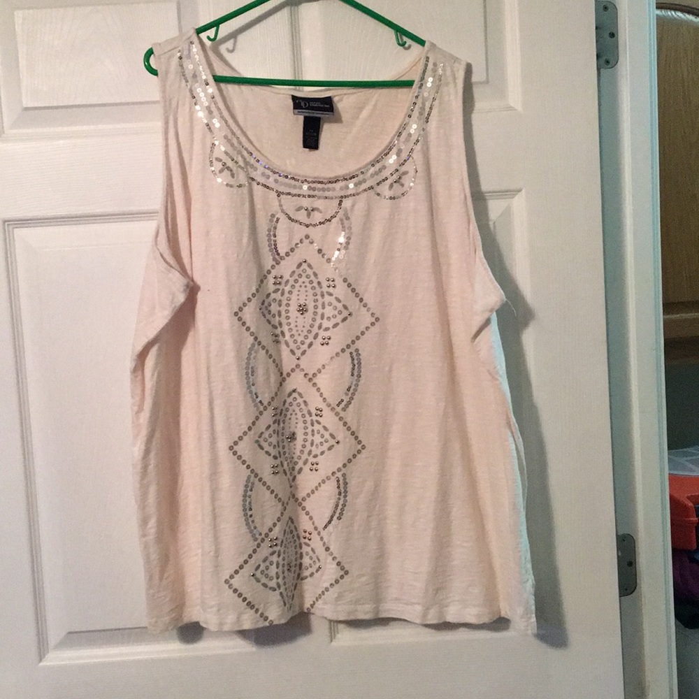 ♥️♥️ Cream sleeveless top with sequin detail ♥️♥️